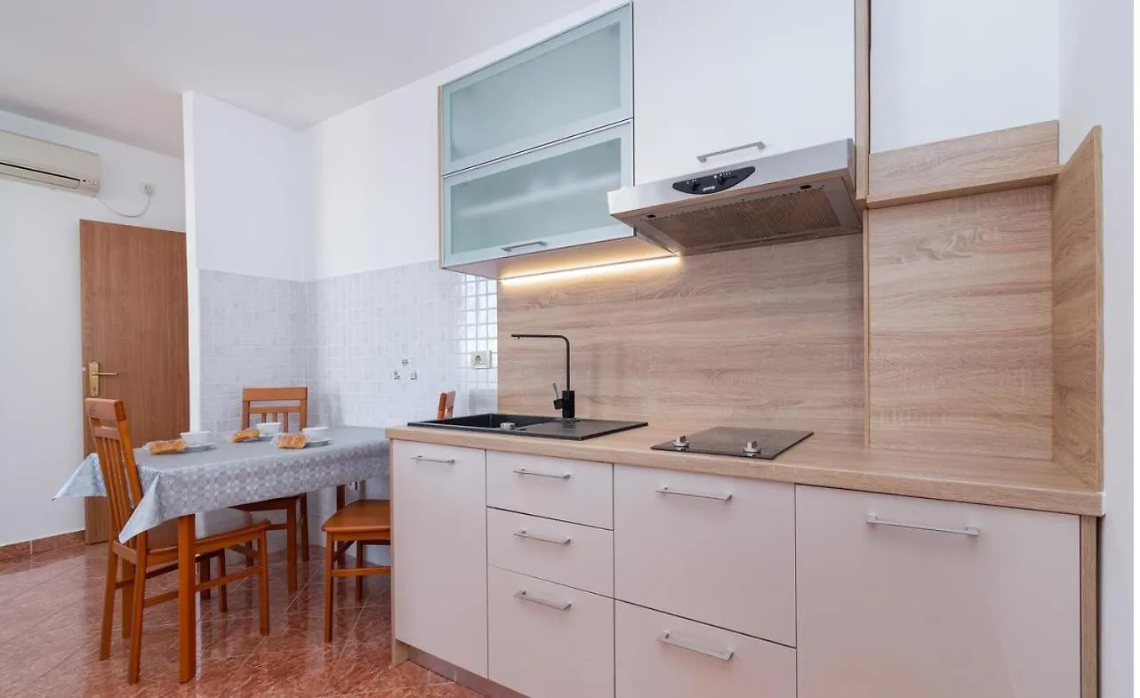Apartmani Adriatica 드라말리 아파트